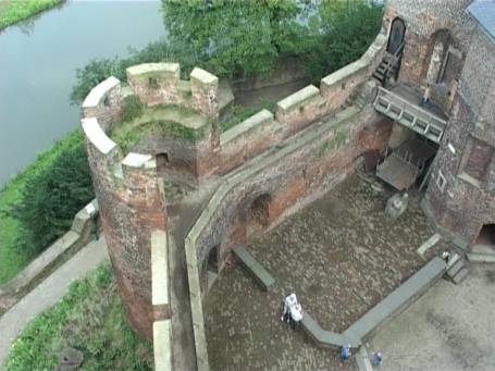 Krefeld : Wasserburg Linn, Burg-Innenhof